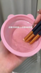 ร้านอยู่ที่ไทย ชามซิลิโคนล้างแปรงแต่งหน้าชุด3ชิ้น พับได้ น้ำยาล้างแปรง165ML สําหรับทําความสะอาด