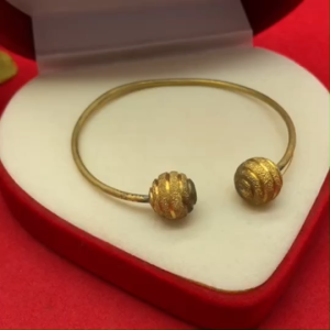 กำไล C ทองเหลืองคั่นตุ้มจิกลาย ฟรีไซส์ ทองโบราณ ทองเหลืองแท้ งานดิบ ไม่ชุบ พร้อมส่ง