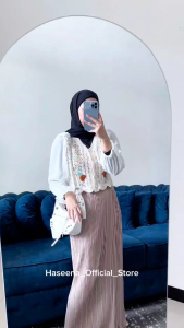 Haseena Outer Rajut Wanita Izhna Motif Bunga Timbul Lengan Panjang Chifon Cerutty Puffy Blouse Long Sleeve Atasan Vest Rompi Knit Kekinian