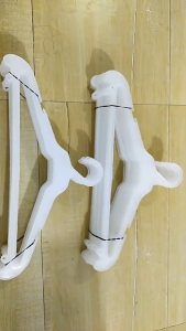 Cheap And Practical Black Simple Plastic Slothes Hanger Sturdy Clothes Drying Rack