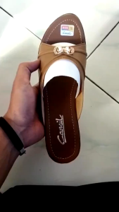 Sendal Wedges Canvil Wanita: Solusi Stylish untuk Acara Santai