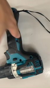 Máy vặn vít dùng pin 18V DDF484Z chính hãng (không có pin sạc) dùng vặn vít dễ dàng hiệu quả