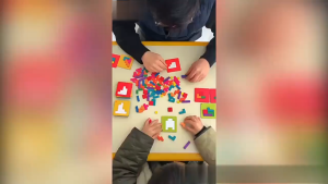 Mainan Aktifitas Anak Busy Wood Rakit Puzzle dengan Kartu dan Balok Kayu