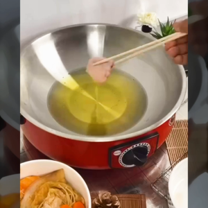 หม้อไฟฟ้า กระทะไฟฟ้า กระทะไฟฟ้าเคลือบสารกันติดอเนกประสงค์ กำลังไฟ 3L ทำอาหารและตุ๋น หม้อหุงต้มไฟฟ้าในครัวเรือน