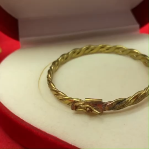 กำไลทองเหลืองลายเปียจิกสลับเงา เส้นผ่านศูนย์กลาง 4.3 ซม. ตะขอคลิปล็อค ทองเหลืองโบราณ งานดิบ ไม่ชุบ พร้อมส่ง