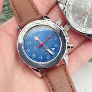 นาฬิกาแฟชั่นผู้ชาย กันน้ำ หน้าปัดมีบอกวันที่ สายหนังและสแตนเลส แถมกล่องให้ฟรี