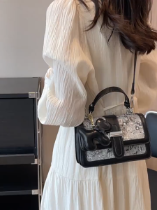 Tas Selempang Wanita Free Gantungan SF 78165 - Tas Import Premium Terbaru