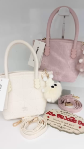 [CHUẨN HÃNG] Túi nữ chi ô quai cầm + dây đeo chéo kiểu dáng trẻ trung chất da dày dặn kèm phụ kiện cực xinh (Size đáy15)