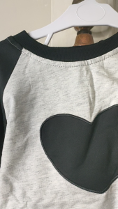 Setelan Anak Perempuan Import Model Love Serut Lengan Panjang Karet Variasi Rok Mini Plisket Terbaru