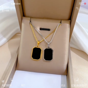 Kalung Persegi Panjang Hitam & Rantai Tulang Selangka Sederhana