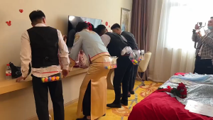 wedding ceremony gaming props – straw glasses / 婚礼用品接亲游戏拦门道具- 吸管眼镜