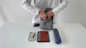 #พร้อมส่ง กระเป๋าคาดอก ใส่แท็ปเลต 9.6 นิ้ว มีช่องหูฟัง สะพายได้หลายแบบ