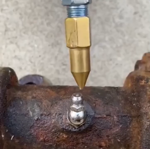 กับสายยางยาว 30 ซม. เครื่องอัดจารบี จารบี หัวอัดจารบี หัวอัดแบบล็อก หัวอัดจารบีแบบแรงดันสูง แบบยึดล็อค 10000 PSI หัวอัดจารบีแรงดันสูง