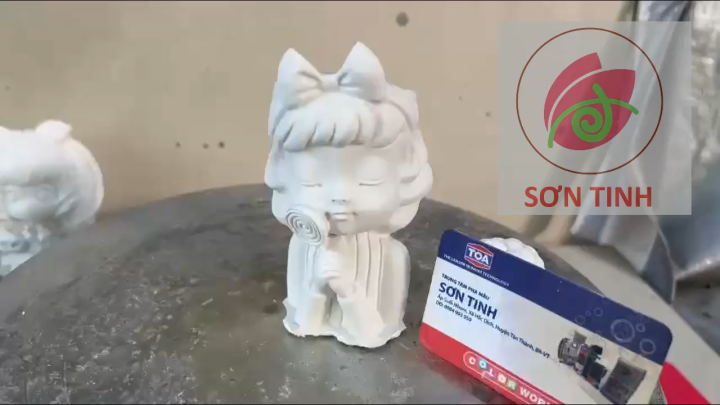 Tượng tô màu, Cô gái cầm kẹo mút C107 tô tượng thạch cao (Không kèm màu), trồng sen đá xương rồng