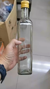 ขวดเหลี่ยมน้ำมันมะกอก 500 มล. ฝาเกลียวสีทอง AMORN