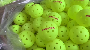 Bóng pickleball banh thể thao tập luyện ngoài trời chính hãng Pronex chuyên dành cho thi đấu quốc tế cao cấp 40 lỗ