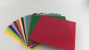 Baseboard Dots 32x32 Ukuran 25x25 cm - Bricks Blocks Balok Mainan Anak - Per Lembar