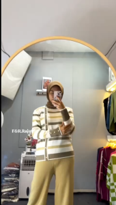 F&R Delima Sweater Atasan Rajut Motif Stripe Kancing Kerah Bulat Lengan Panjang Wanita