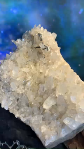 tinh thể thạch anh đặc biệt có cọ sinh tóc đen Tourmaline tặng đế gỗ