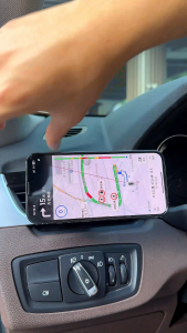 Vyvylabs L01 Strong Magnetic Car Phone Holder Air Outlet Magnetic Phone Holder Car Mount (With 2 pcs of Magnetic Rings)