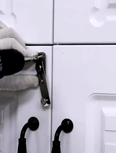 Chốt Cửa Gạt Ngang Khóa Nhanh Chất Liệu Inox Dày Sáng Bóng Tính Thẩm Mĩ Cao Ứng Dụng Cho Các Loại Cửa Sổ Cửa Tủ