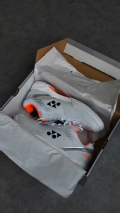 Sepatu Badminton SHB 65Z3 Power Cushion White Tiger C-90 Import