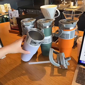 [SG Stock] Vacuum Insulated Mug 600 & 890ml Thermo Cup Coffee Cup 304 Stainless Steel Thermos Flask Water Bottle Handheld Thermos Insulated Vacuum Tumbler Hot or Cold Mugater Bottle with Straw Handle