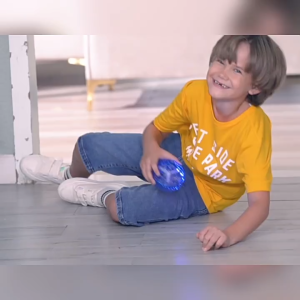 ลูกบอลบินวิเศษ ฟลายอิ้ง ลูกบอลหมุน ลูกบอลเสียงหึ่งๆ เครื่องบินที่ถูกระงับ หมุนได้ 360องศา Spinner ball