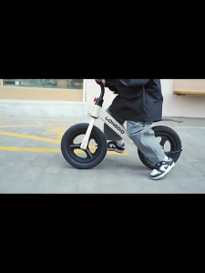 🚴♀จักรยานทรงตัว🚴♀️️จักรยานสมดุล จักรยานขาไถ รถบาลานซ์เด็ก ใช้ได้อายุ2-7ขวบ รับน้ําหนักได้ 50kg หรับส่วนสูง 80-105cm จักรยานฝึกการทรงตัว ฟรีกระดิ่ง Balance car