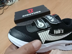 Sepatu Sekolah Anak Laki Laki Perempuan Sepatu Warna Hitam Murah Tali Perekat Rekat Kecil Tanggung Umur 6-10 Tahun PAUD TK SD SMP SMA Kelas 1 2 3 4 5 6 7 8 9 0-KIDZTUBS1936012124