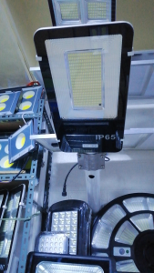 SOLAR STREET LIGHT SO3C-150W/ 250W/ 350W/ 500W WATERPROOF WITH REMOTE AND SCREW SET
