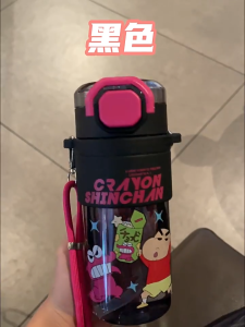 กระบอกน้ำเด็กชินจัง งานแท้ สแกนเช็คข้างกล่องได้ ขวดน้ำเด็ก กระติกน้ำ ลายชินจัง พร้อมฝาครอบกันรั่วมีสายคล้อง มีหลอดดูด วัสดุTritan ขนาด 650ml. น้ำหนักเบาและพกพาสะดวก