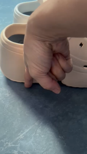 Trendy 8cm flip flop 2 way wear shoes 8厘米增高洞洞鞋