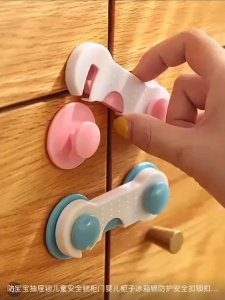 MO96 Kunci Pengaman Pintu Laci Safe Lock Pengait Pintu Lemari Kulkas Safety Lock Baby Protector