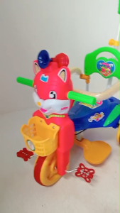 AB TOY รถเด็กสามล้อพลาสติกหน้าแมว เบอร์ 57 มีด้ามเข็น  มีดนตรี   มีแตรลมและขาถีบ และพิงหลังประกอบพร้อมจัดส่ง