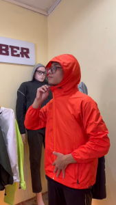 Saiber Jaket Olahraga Pria Parasut Lembut UV Protection Tahan Angin