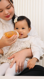 Mamabear Baby Squeeze Feeder Spoon Anti-Bacterial BPA FREE Silicone Solid Food Rice Cereal