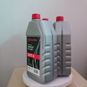 น้ำมันเบรค เกรดพรีเมี่ยม Brembo DOT 4 ขนาด 1 ลิตร น้ํามันเบรค Brembo - Lazada