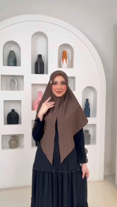 Jilbab Segi Tiga Instan Soft Pad Yumna Bahan Jersey Suqina By Dlisa Collection