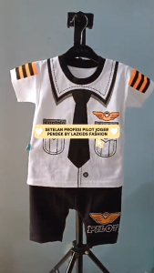 Setelan Baju Bayi Anak Laki-Laki Motif Sablon Pilot Celana Hitam - Usia Anak 3-24 Bulan - Lazkids Fashion (Grosir)