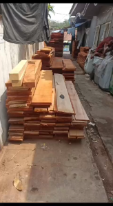 Papan kayu lembaran 1 meter 2 meter dinding tempel ambalan mahoni tebal 2 cm lebar 10 cm