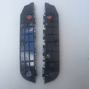 Thanh cài ba đờ xốc trước Toyota Fortuner 2017. Bát cài /Tai cài cản trước Fortuner