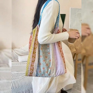 NQshop พร้อมส่ง กระเป๋าถือแฟชั่น สะพายไหล่ก็ได้น้า ผ้านิ่ม ลายน่ารักมาก มีให้เลือก 4 ลาย ใส่ของได้เยอะ ใช้เรียนหรือทำงานก็ได้น้า มันเริ่ด