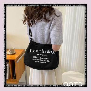 DMshoes    คุ้มค่า กระเป๋าแฟชั่นคุณผู้หญิง ดีไซน์มินินมอลเรียบสกรีนฟอนต์ภาษาอังกฤษ โทนสีสวยมาก ใส่ของได้เยอะ ทรงสวยใช้งานได้จริงแบบนี้จะพลาดได้หรอ