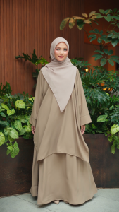 Daisha Set Tunik Melayu: Desain & Aksesoris