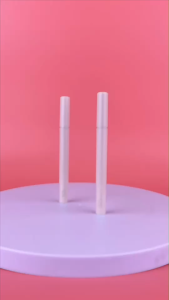 Mee Loverlier Eyeliner // อายไลน์เนอร์หัวพู่กัน แห้งเร็วภายใน 7 วิ จับถนัดมือ ติดทน กันน้ำ กันเหงื่อ