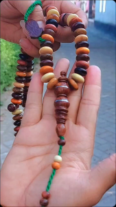 Tasbih Kayu Bertuah Kombinasi 11 Macam Ukuran 14mm Isi 100 Butir Muslim Motif