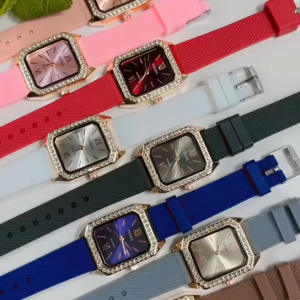Jam Tangan Wanita Fashion Dial Segi Jam Tangan dengan Strap Karet yang Lucu Variasi Berbagai Warna
