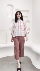 QUEENTIN Kemeja Wanita Crop 0676 Rayon Twill Motif Salur Lengan Siku 3/4