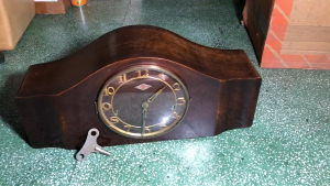 Đồng hồ để bàn vai bò Gi-rod Pháp 8 gong chạy chuẩn